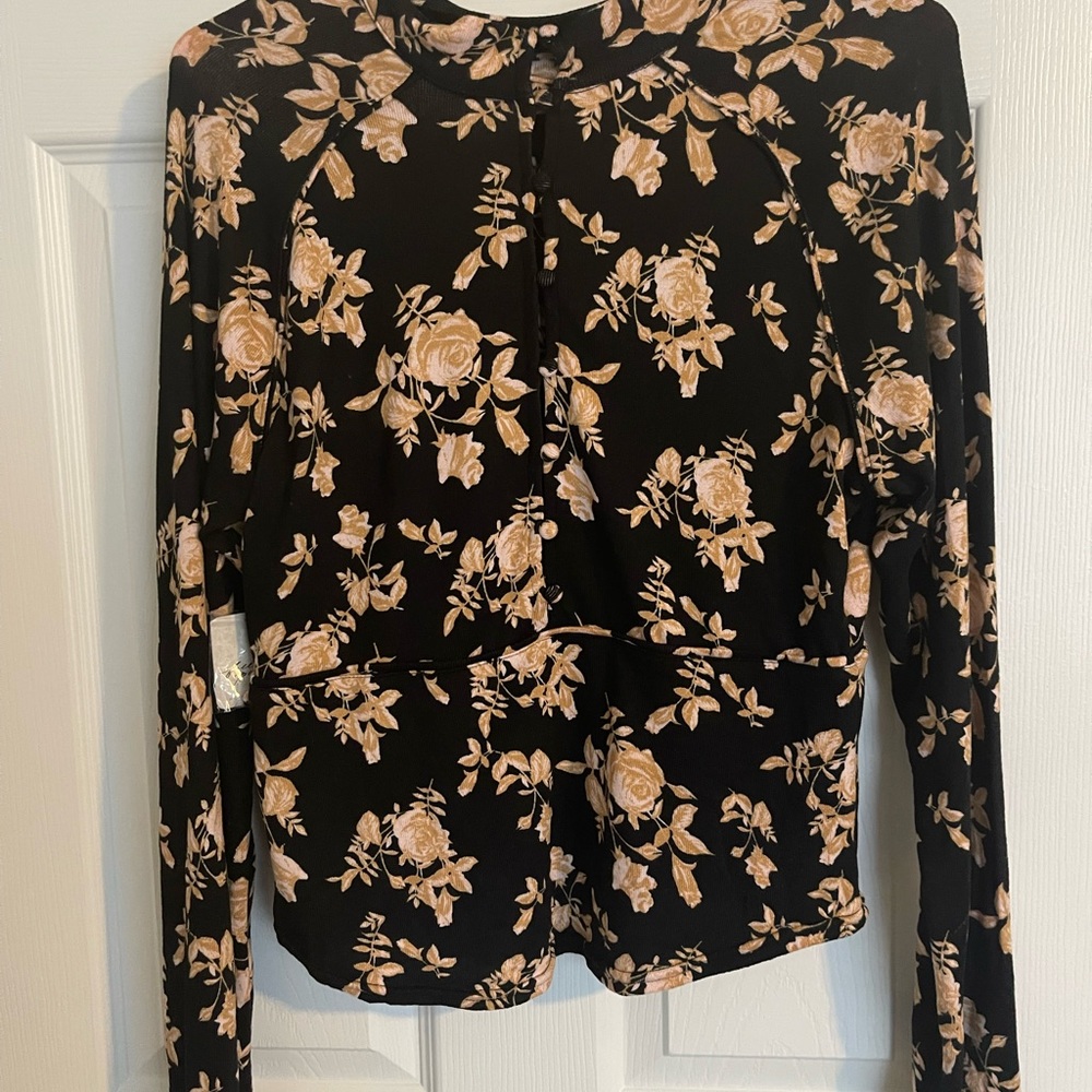 Free People size large long sleeve top with flowers base color black